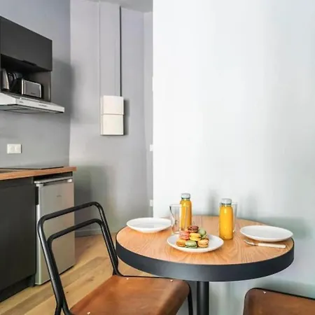 Bright, Air-conditioned In 17 Appartement Paris