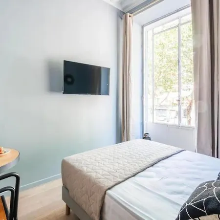 Bright, Air-conditioned In 17 Appartamento *