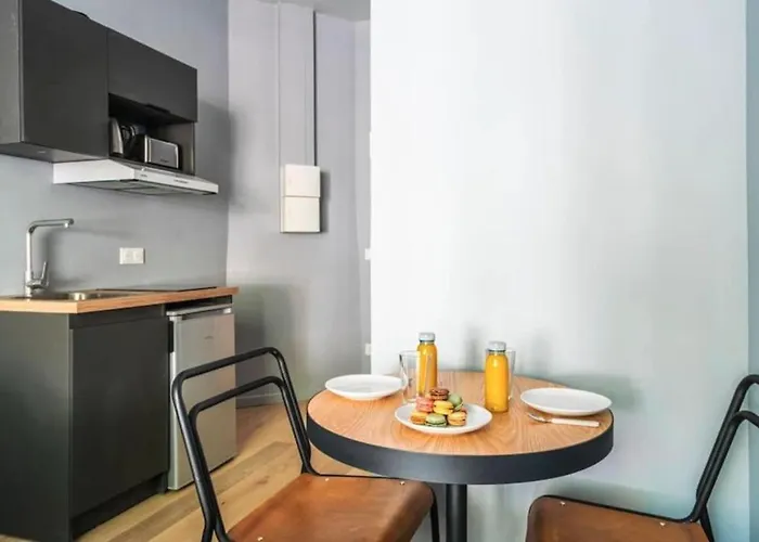 Bright, Air-conditioned In 17 Appartamento Parigi