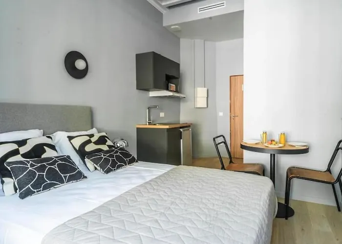 Appartement Bright, Air-conditioned In 17