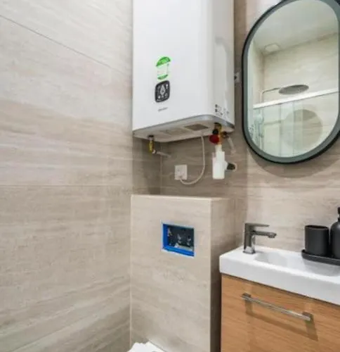 דירה Bright, Air-conditioned In 17